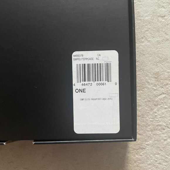 Guess Elite Passport and Card Holder NWOT - Picture 7 of 8